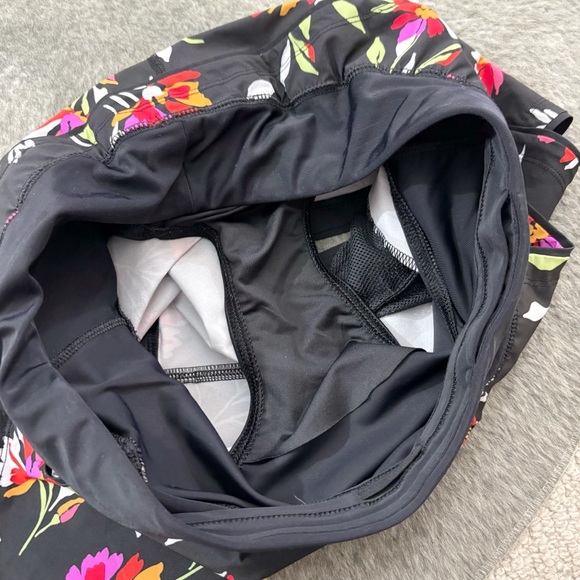 Lands End Floral Board Shorts 8 - Picture 7 of 11